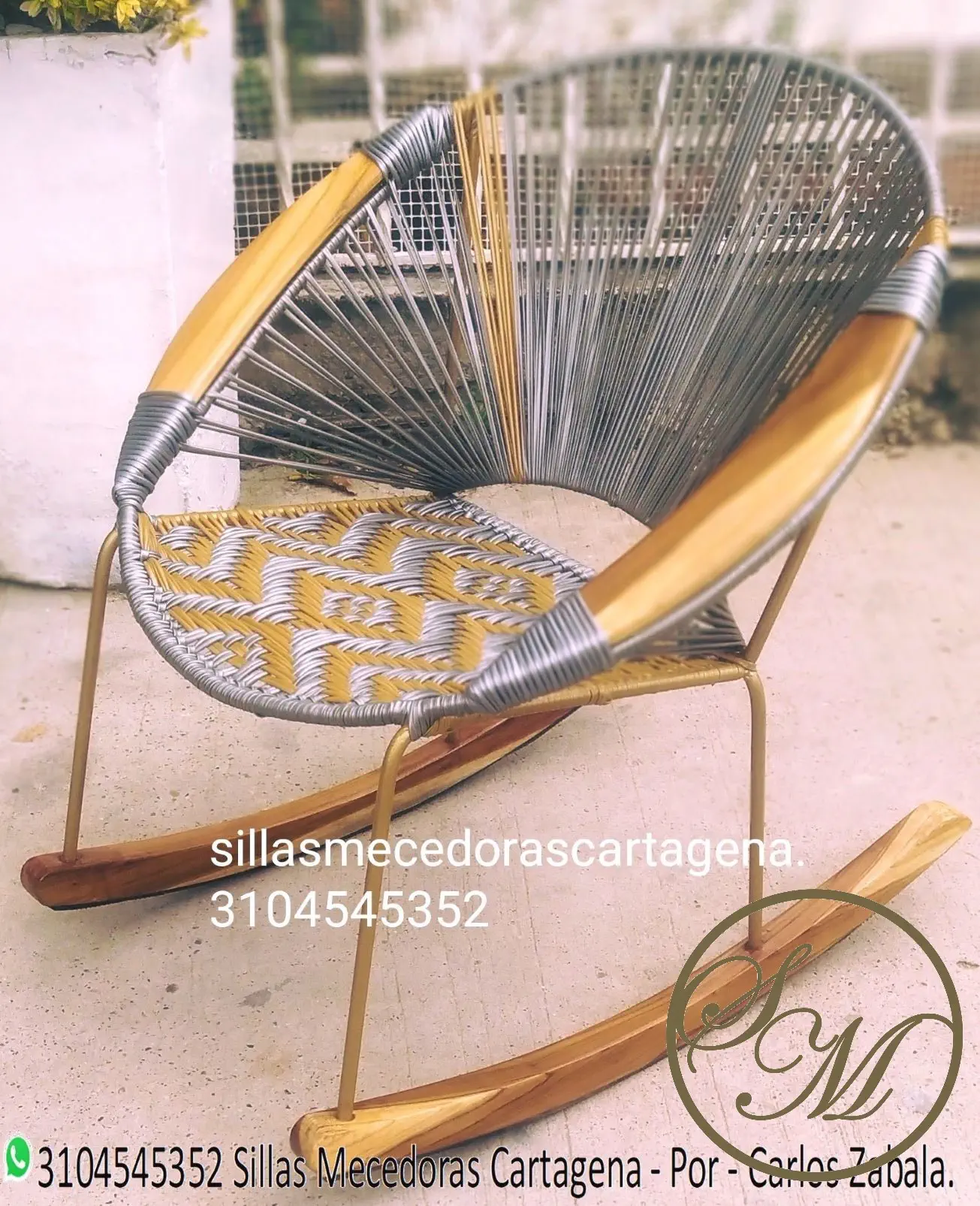 silla Mecedora Redonda Dorada